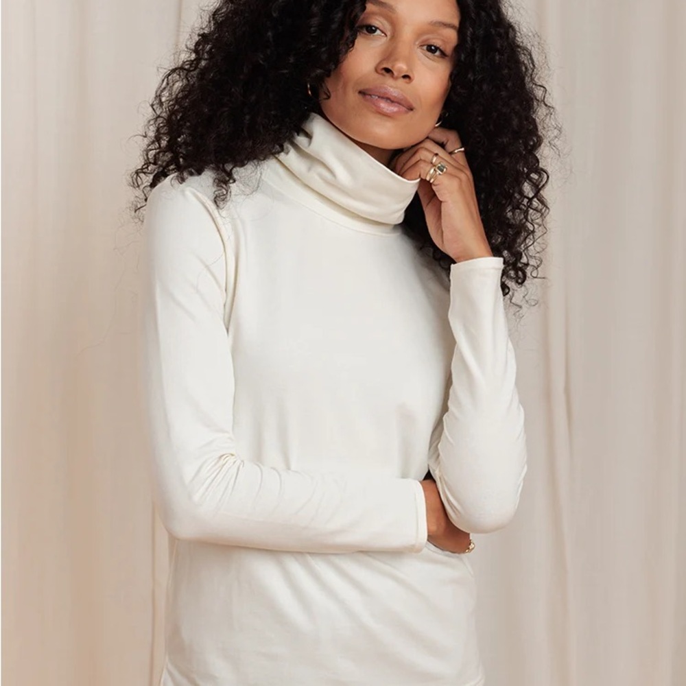 NWT Tradlands Monty Turtleneck in Birch color